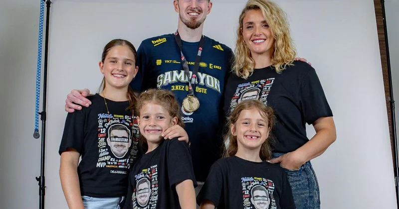 Fenerbahçe Beko forması giyen Nando De Colo, basketbolu bıraktı