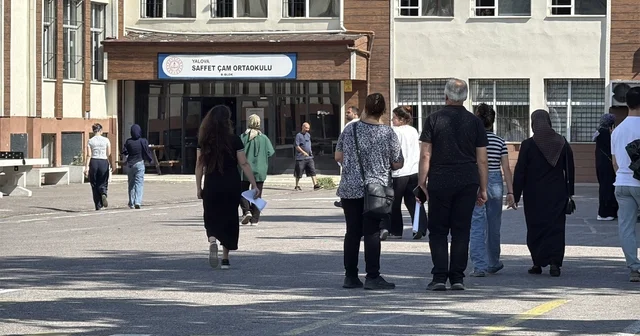 Yalova da, jandarmanın yardımına rağmen sınava yetişemedi Yalova Haberleri Habertürk Yerel Haberler