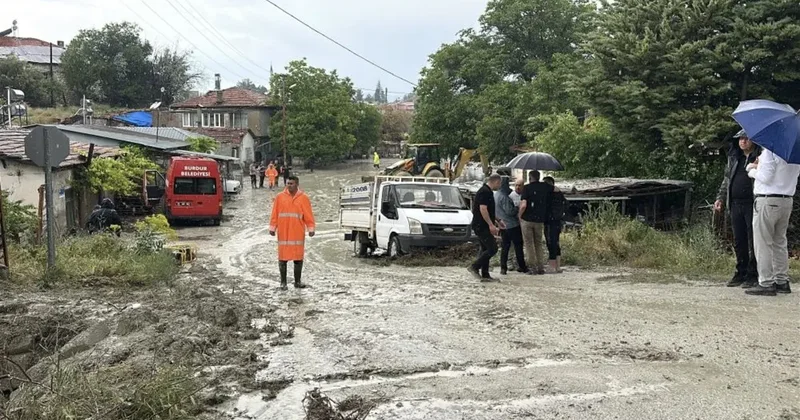 Burdur da sağanak sonrası bazı evleri su bastı