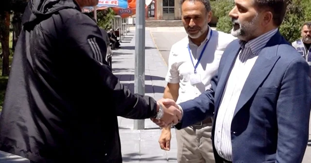 Başkan Uçar, sınav heyecanı yaşayan ailelerin heyecanına ortak oldu Erzurum Haberleri Habertürk Yerel Haberler