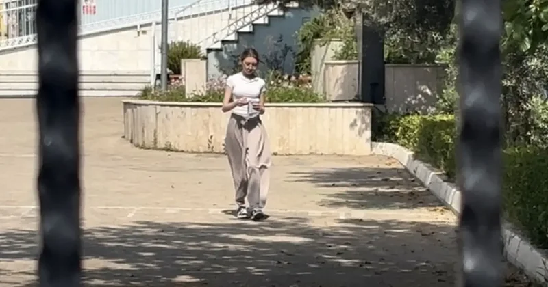 10 saniyeyle hayalleri kapıda kaldı: YKS’ye geç kalan öğrencinin üzüntüsü kameraya yansıdı