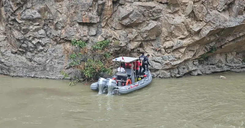 Derede kaybolan baba ile oğlunu 90 kişilik ekip arıyor