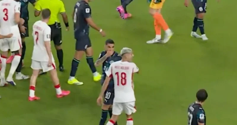 Paraguay neden kırmızı kart gördü, Almiran oyundan neden atıldı, kural ne? Futbol Haberleri