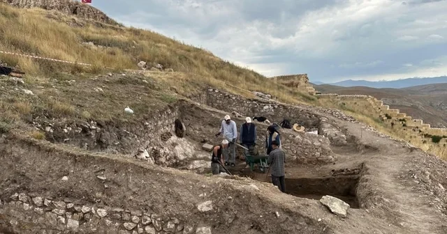 Bayburt Kalesi nde arkeolojik kazılar sürüyor: Tarih İlk Tunç Çağı na uzanıyor Bayburt Haberleri Habertürk Yerel Haberler