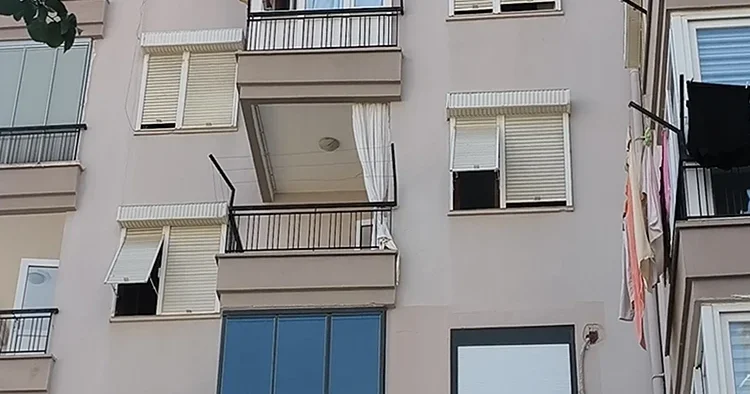 Antalya da acı olay: Çilingirle girilen evde anne ve kızı ölü bulundu