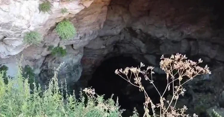 İmranlı da kireç taşlarının aşınmasıyla oluşan dev mağara ilgi çekiyor