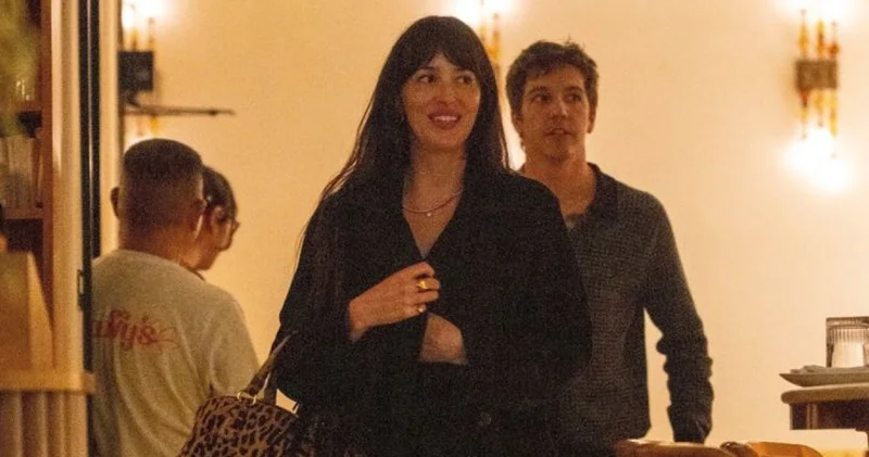 Dakota Johnson ile Role Model ayrıldı