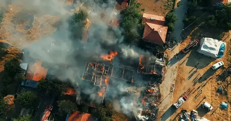 Çankırı’da çıkan yangında 2 ev, 2 ahır ve 1 samanlık küle döndü
