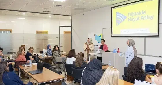 Dijitalde Hayat Kolay projesinde mentörlük ve hibe başvuruları başladı