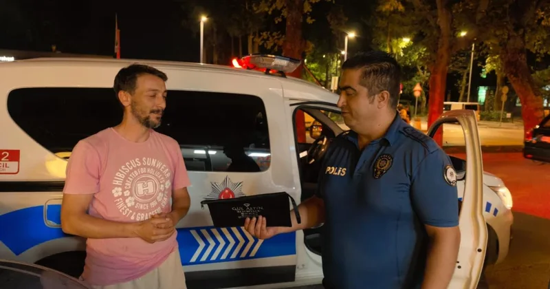 Bursa da örnek davranış: Bulduğu para dolu çantayı polise teslim etti