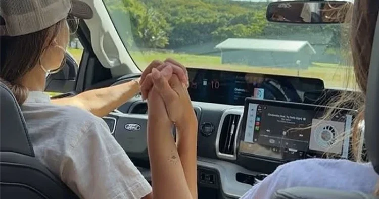 İlk göz ağrısı yuvadan uçmaya hazırlanıyor… Anne kız bir örnek dövme yaptırdı: Ben hep yanındayım