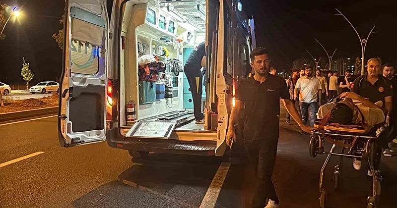Kamyonetin kapısı açıldı, bir anda kendini yolda buldu