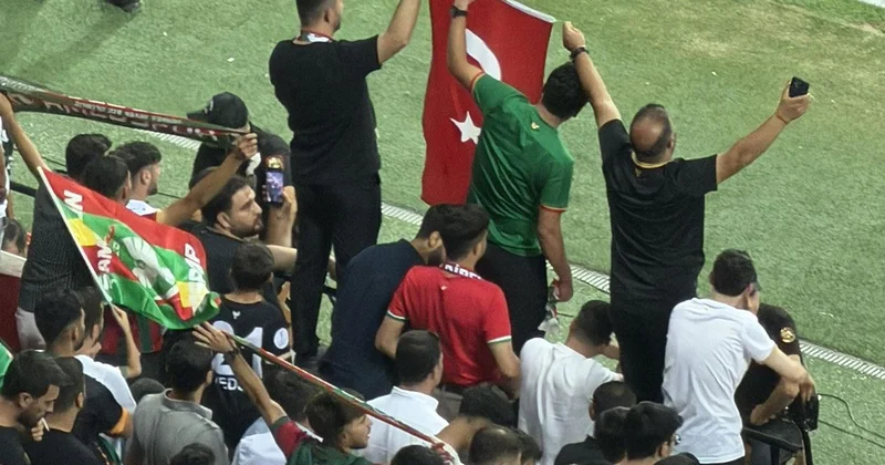 Amedspor tribünlerinde anlamlı görüntüler