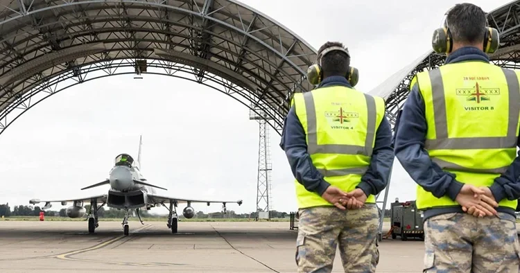 MSB den Eurofighter açıklaması: İngiltere deki uçak bakım tesisleri incelendi