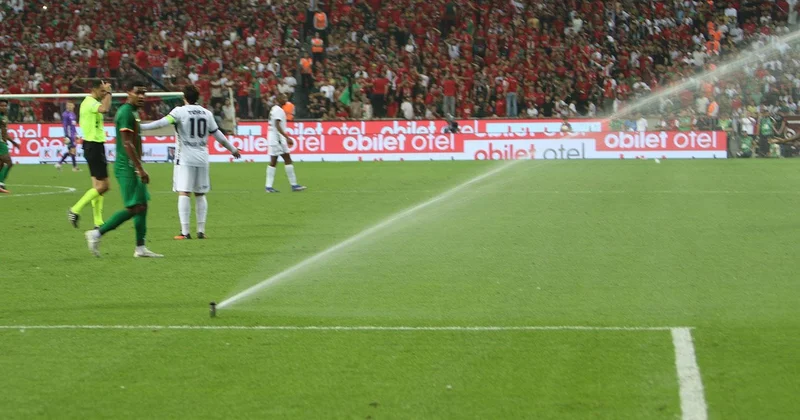 Amedspor Beşiktaş maçı oynandığı sırada saha içerisinde büyük sürpriz