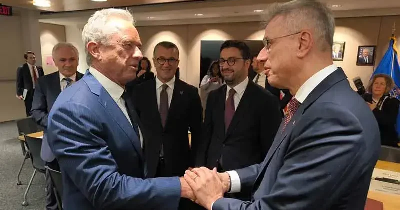 Sağlık Bakanı Memişoğlu, ABD Sağlık Bakanı Kennedy ile bir araya geldi