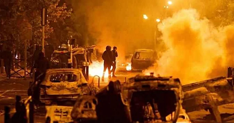 Fransız polisi dur ihtarına uymayan genci ezdi! Şehir yangın yerine döndü