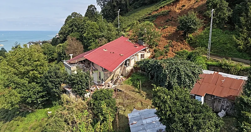 Rize de heyelan alarmı! Pazar da 40 civarı ev tahliye edildi, toprak altında kalan evden 6 kişi son anda kurtuldu