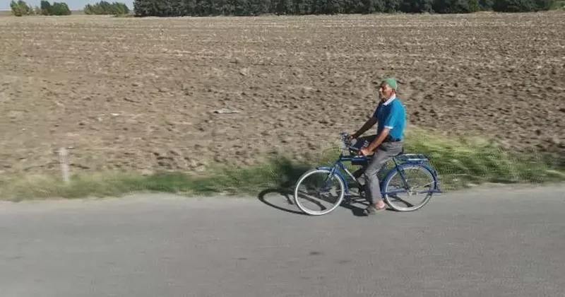 85 yaşındaki Hacı dede, günde 20 kilometre pedal çeviriyor