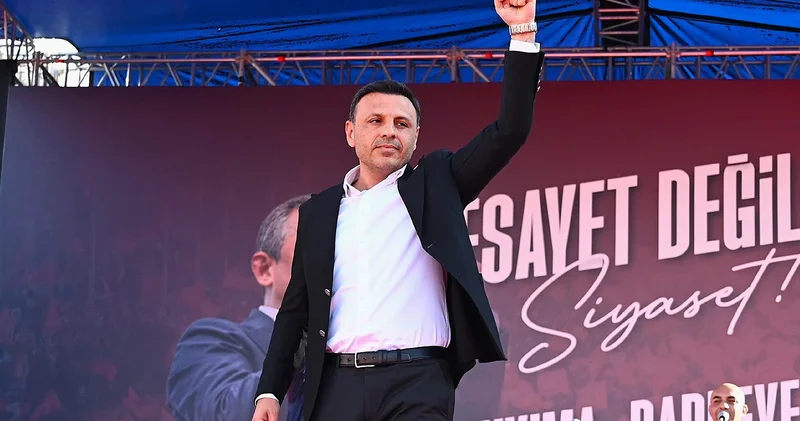 Özgür Çelik bir kez daha CHP İstanbul İl Başkanı seçildi