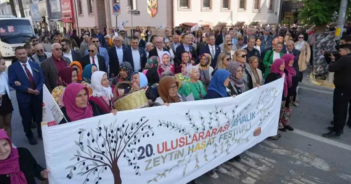 20. Ayvalık Uluslararası Zeytin Hasat ve Turizm Festivali’nde Ege rüzgarı esti