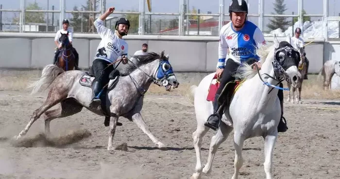 Erzurum’da cirit heyecanı sürüyor