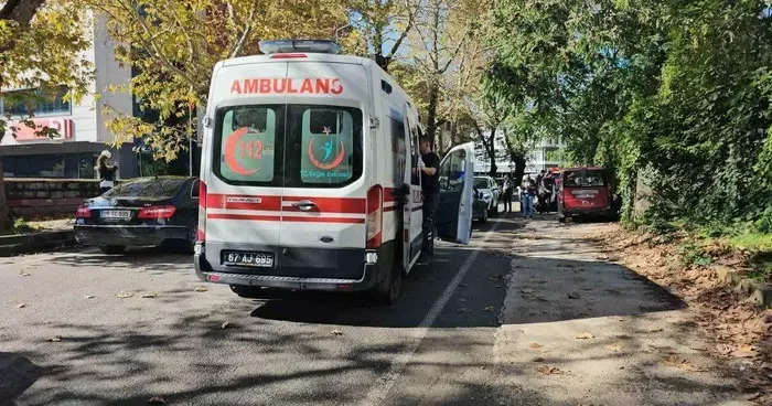 Seyir halindeyken önündeki araca çarpan sürücü yaralandı