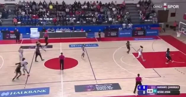 Basketbol Süper Ligi nde görülmemiş olay! Kendi potasına basket attı