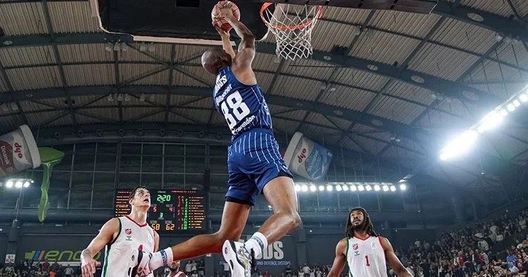 Anadolu Efes, Karşıyaka da galip!