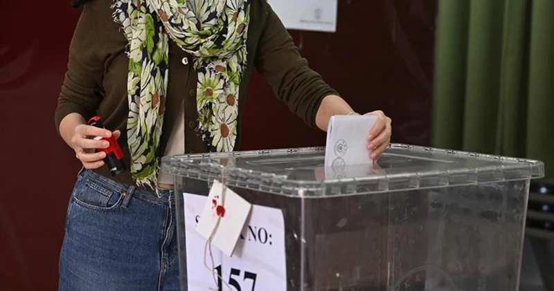 Türkiye deki anketlerinde AKP yi önde gösteren şirket Kıbrıs ta yanıldı: Erhürman tarihi farkla kazandı