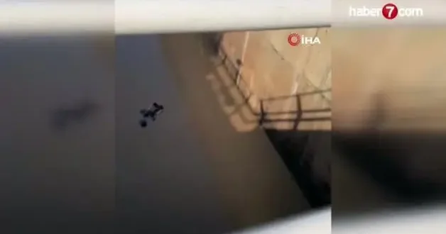 Suyla dolu alt geçitte ölümle burun buruna gelen engelli yaşlı kadını itfaiye kurtardı