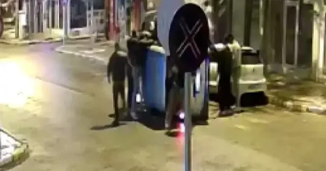 Isparta da kaza yapan baba ve bebeğini vatandaşlar kurtardı VİDEO İZLE