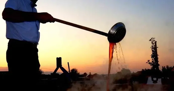 Sarıgöl’de pekmez köpüğü geleneği yaşatılıyor