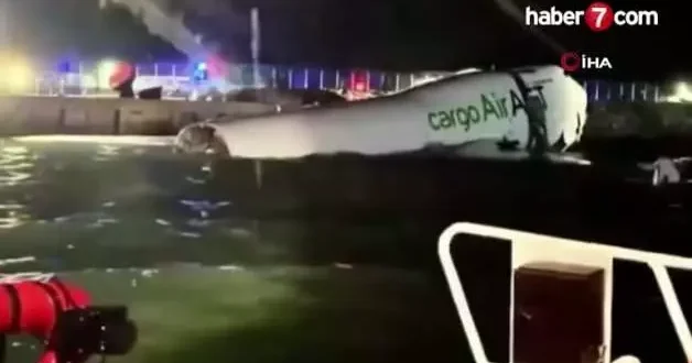 Hong Kong Havalimanı nda kargo uçağı pistten çıktı: 2 ölü