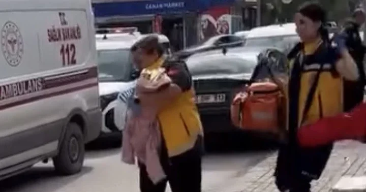 İzmir de cami avlusunda terk edilmiş bebek bulundu
