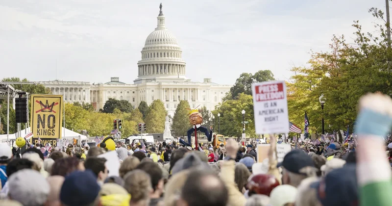 ABD’de ‘Krallara Hayır’ protestosu... Trump karşıtları sokağa döküldü