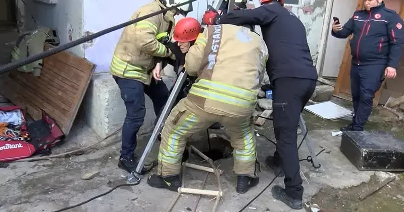Kartal’da tavuklarına bakarken su kuyusuna düştü