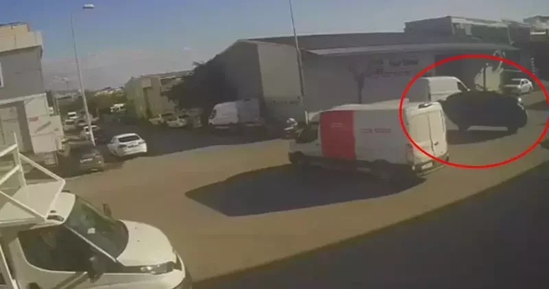 Ataşehir’de panelvanla çarpışan cip takla attı