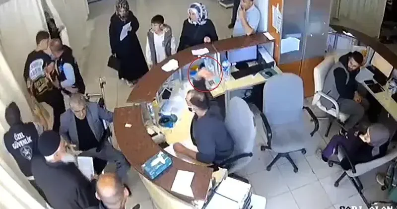 Hastaya bağırıp hakaret eden, oğluna da kalem fırlatan doktor hakkında soruşturma