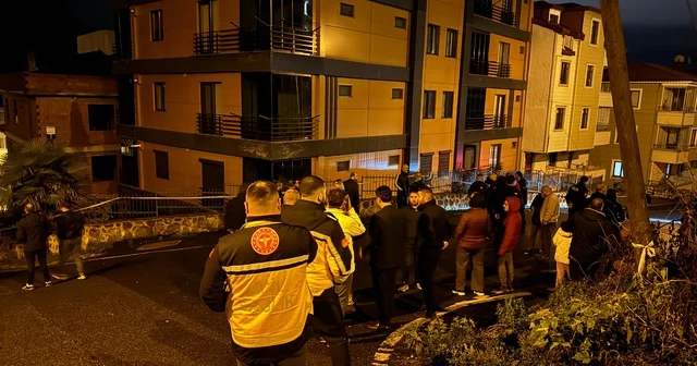Ordu da zemindeki kayma nedeniyle çatlaklar oluşan 2 bina mühürlendi Ordu Haberleri