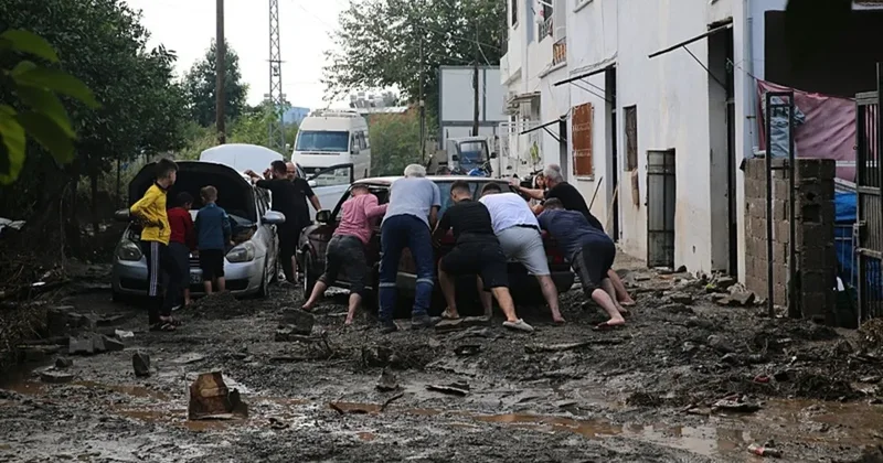 SON DAKİKA… Hatay’ı sağanak vurdu! Otoyol çöktü, denizde hortum çıktı, yolları su bastı: Engelli kadın için zamanla yarış!