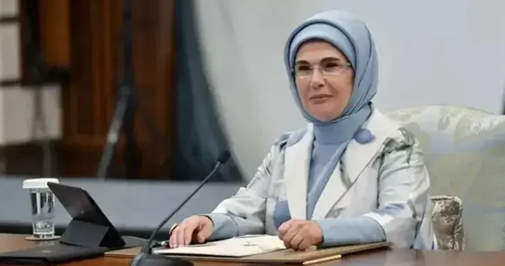 Emine Erdoğan dan Sıfır Atık Forumu kapsamında Galata Kulesi ne yansıtılan görsellere ilişkin paylaşım