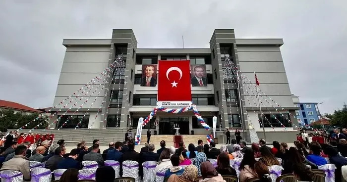 Sarıgöl’deki okulların resmi açılışı yapıldı