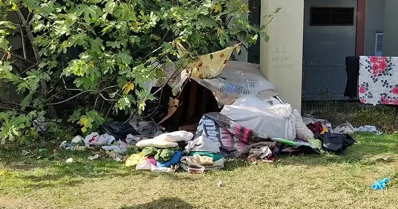 Eyüpsultan’da tramvay durağının yanında kalan bir kişi ölü bulundu