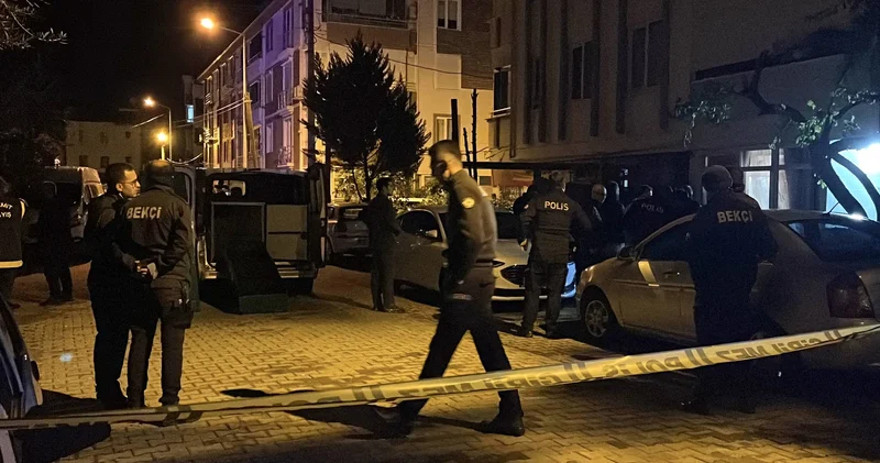 Kırık pencere camından kan izlerini görüp ihbar ettiler; öldürülmüş halde bulundu