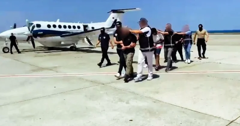 Son dakika İçişleri Bakanı Ali Yerlikaya açıklama: Kırmızı bültenle aranan 3 kişi yurda getirildi Son dakika haberleri