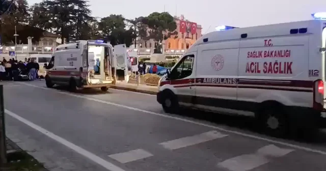 Edirne de refüje çarpan motosikletteki 2 kişi yaralandı Edirne Haberleri