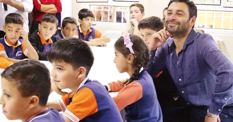 Ozan Akbaba çocuklarla buluştu