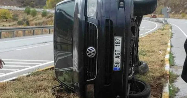 Sivas ta devrilen minibüsteki 2 kişi yaralandı Sivas Haberleri