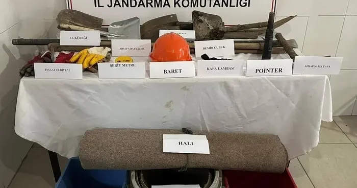 Gümüşhane’de kaçak kazı yapan 4 kişi suçüstü yakalandı